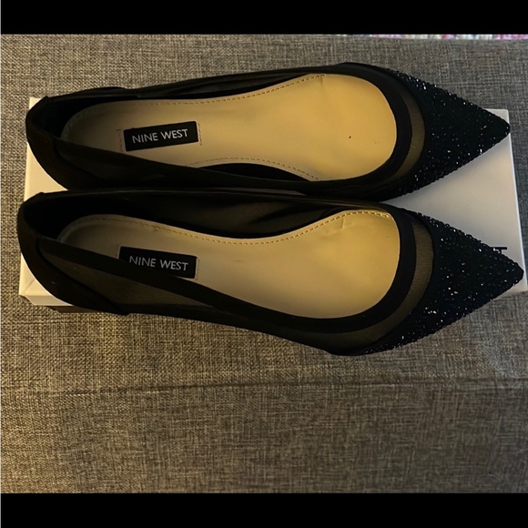 Nine West Black Pointed Flats, Size 7, Like New - Picture 2 of 5